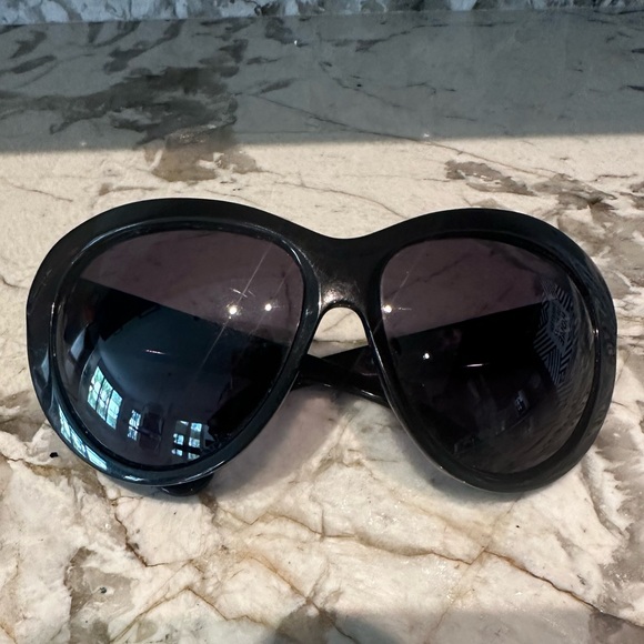 Yves Saint Laurent sunglasses. Model YSL6135 - Picture 4 of 7